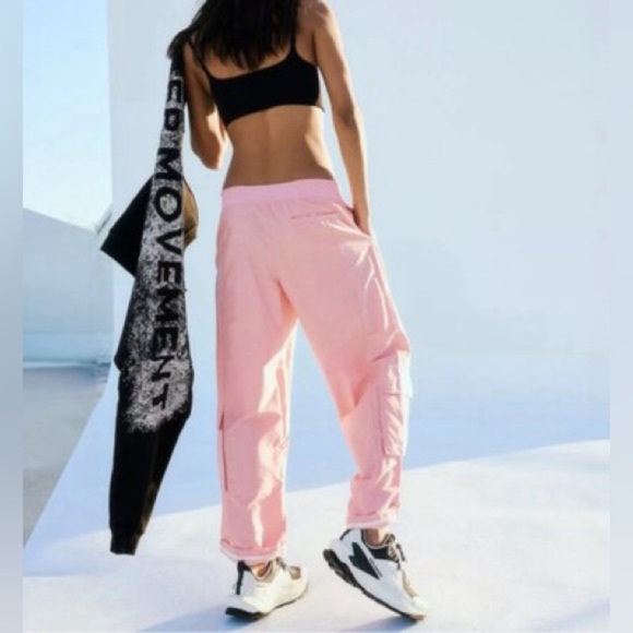 Free People Movement| ‘Mesmerize Me’ Relaxed Lightweight Low Rise Cargo Jogger - Picture 2 of 11